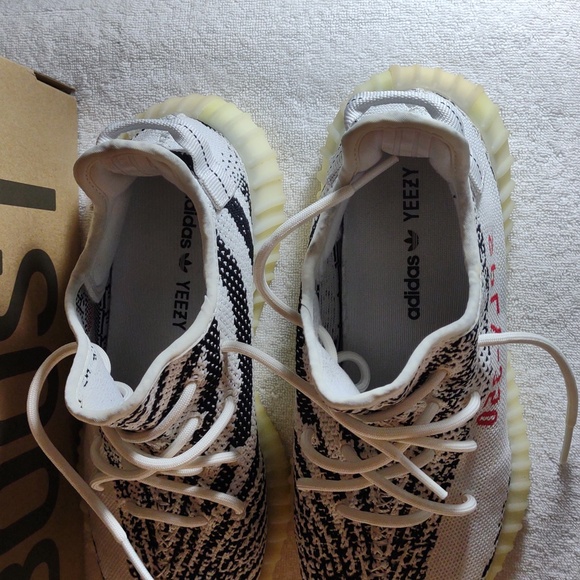 Adidas / Kanye Yeezy Boost 350 V2 Sneakers - WH/BK - Size 10.5 - Picture 7 of 17